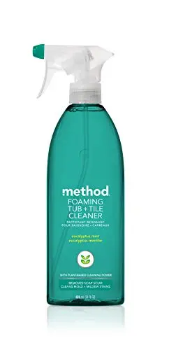 Method foaming cleaner with vertical spray nozzle on tub