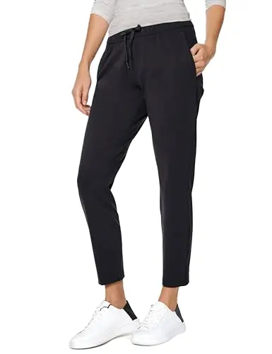 AJISAI Petite 7/8 jogger pants in black, suitable for workout and casual wear