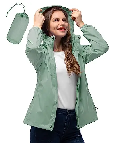 33,000ft women's white and gray colorblock rain jacket with zippered pockets.