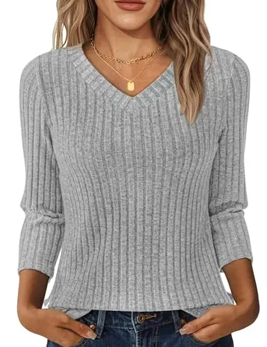 NORACORA light gray V-neck 3/4 sleeve sweater folded